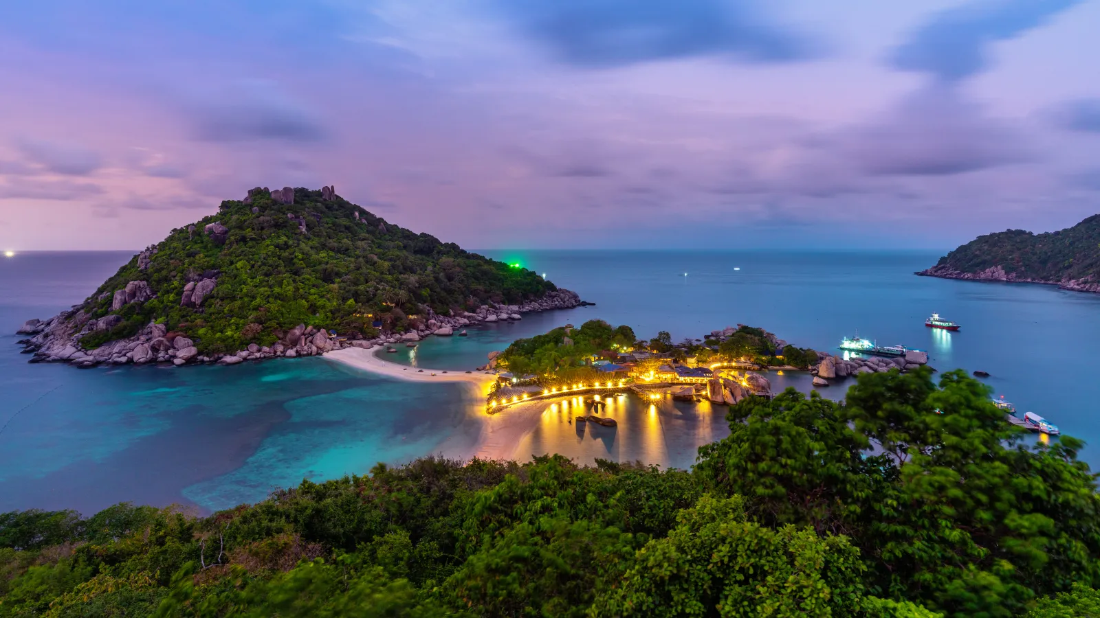 Scenic sunset view of Koh Nang Yuan island near Koh Samui, Thailand