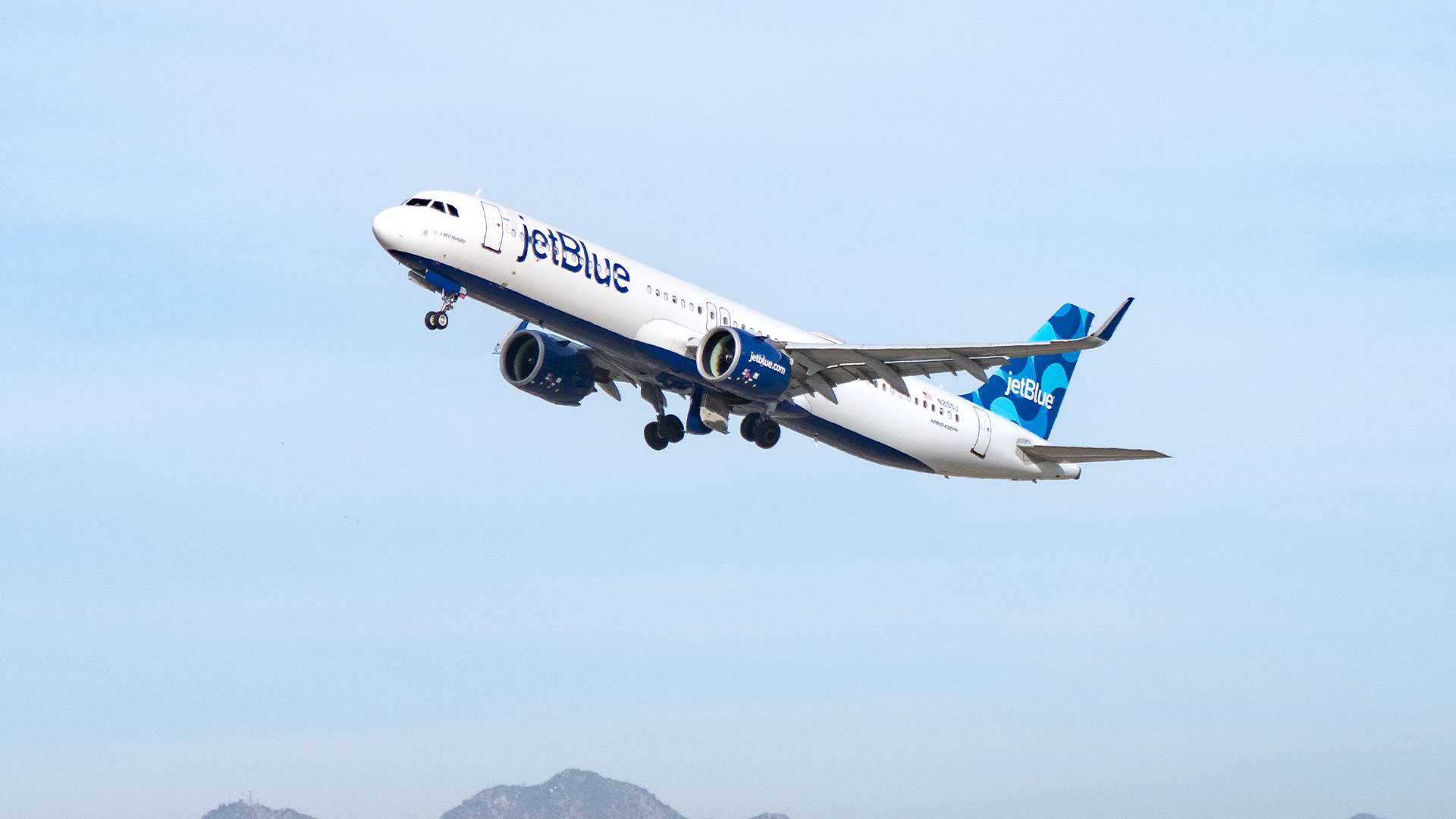 Two major US airlines urge travelers to use points on flights before September 30 or lose them for g...