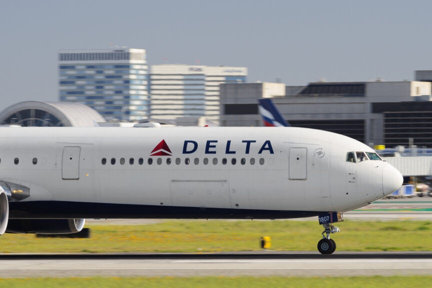Why Delta's Premium Passengers Are Driving Its Next Leg Up - Delta Air Lines (NYSE:DAL)