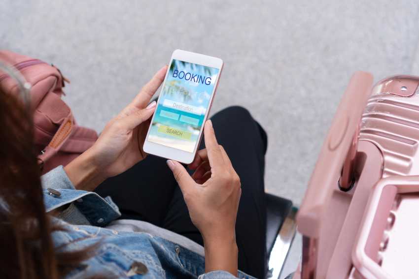 Explore How Travel Apps Like Google Maps, CityMapper, TripIt, and More Enhance Tourism in London, Pa...