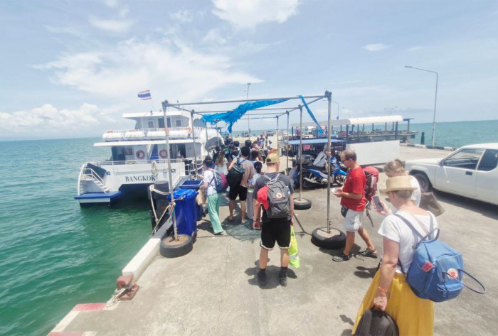 Bangkok Post - Tourism-related businesses on Koh Chang wary despite Thai-Cambodian ceasefire
